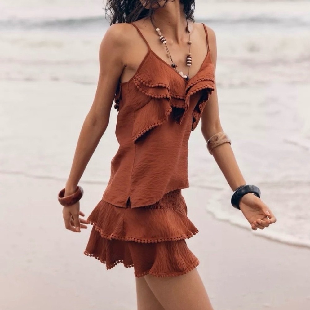 ZARA Rust Tiered Ruffle Mini Skort
Smocked Waist Crochet Trim
Boho Chic